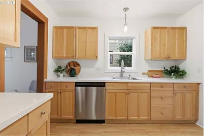 1644 N Ainsworth St, Portland, OR 97217 - Photo 10
