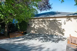 7007 SW 33rd Pl, Portland, OR 97219 - Photo 2