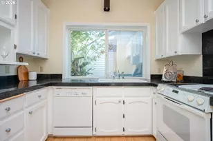 7007 SW 33rd Pl, Portland, OR 97219 - Photo 4
