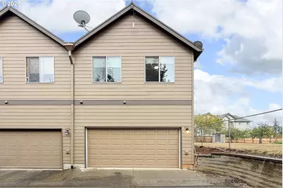 38473 Cascadia Village Dr, Sandy, OR 97055 - Photo 2