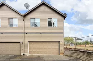 38473 Cascadia Village Dr, Sandy, OR 97055 - Photo 2