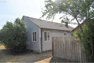 165 Robinson St, Sutherlin, OR 97479 - Photo 4