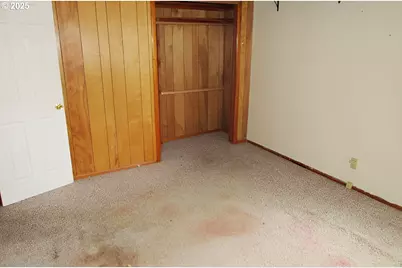 165 Robinson St, Sutherlin, OR 97479 - Photo 8