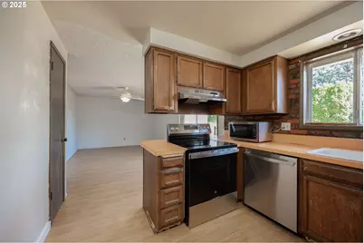 1705 NW Terrace St, Vancouver, WA 98685 - Photo 10