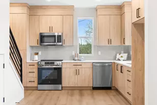 8620 SW 21st Ave, Portland, OR 97213 - Photo 2