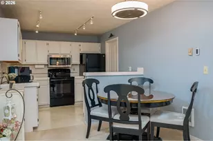 4000 Carman Dr, Lake Oswego, OR 97035 - Photo 10