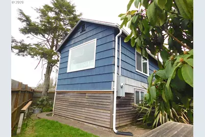 496 Hamburg Ave, Astoria, OR 97103 - Photo 2