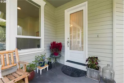 3109 SW Collins Ct, Portland, OR 97219 - Photo 4