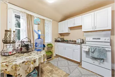 215 NE Going St, Portland, OR 97211 - Photo 16