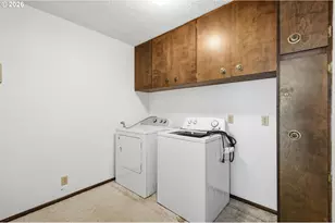 1030 1st Pl, Springfield, OR 97477 - Photo 36