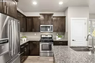 863 NE 4th Ave, Hillsboro, OR 97124 - Photo 8