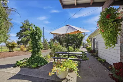 30577 Diamond Hill Dr, Harrisburg, OR 97446 - Photo 38
