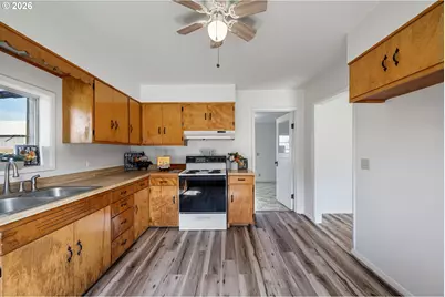 92756 Prairie Rd, Junction City, OR 97448 - Photo 12
