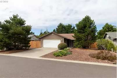 49 Park Village Dr, Florence, OR 97439 - Photo 2