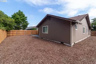 49 Park Village Dr, Florence, OR 97439 - Photo 8