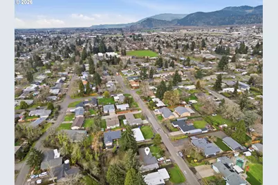 860 N Van Duyn St, Eugene, OR 97401 - Photo 12