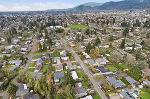 860 N Van Duyn St, Eugene, OR 97401 - Photo 12