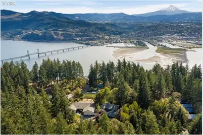 703 W Jewett Blvd, White Salmon, WA 98672 - Photo 2