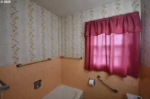 1300 View Ct, The Dalles, OR 97058 - Photo 20