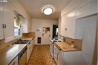 1300 View Ct, The Dalles, OR 97058 - Photo 16