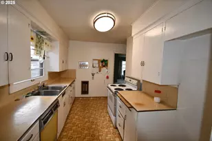 1300 View Ct, The Dalles, OR 97058 - Photo 16