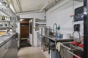 10786 Hwy 126, Mapleton, OR 97453 - Photo 26