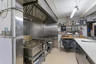 10786 Hwy 126, Mapleton, OR 97453 - Photo 24