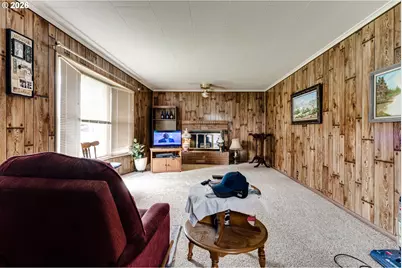 340 W M St, Springfield, OR 97477 - Photo 8