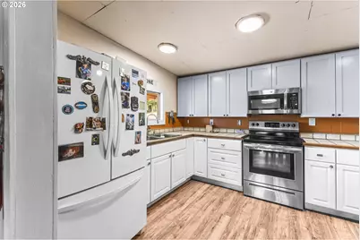 95240 Brewster Ln, Myrtle Point, OR 97458 - Photo 14