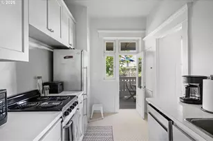 839 SW Green Ave, Portland, OR 97205 - Photo 14