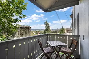 839 SW Green Ave, Portland, OR 97205 - Photo 16