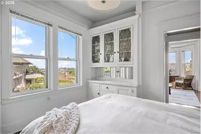 839 SW Green Ave, Portland, OR 97205 - Photo 10