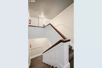 839 SW Green Ave, Portland, OR 97205 - Photo 18