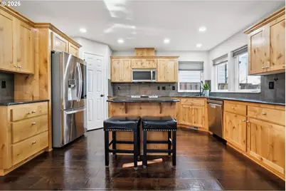 2137 N Legacy Dr, Newberg, OR 97132 - Photo 10
