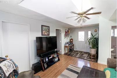 1667 30th St, Florence, OR 97439 - Photo 4