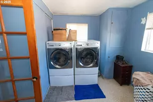 1667 30th St, Florence, OR 97439 - Photo 12