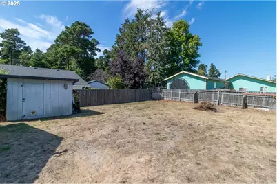 1667 30th St, Florence, OR 97439 - Photo 22