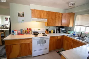 1667 30th St, Florence, OR 97439 - Photo 8