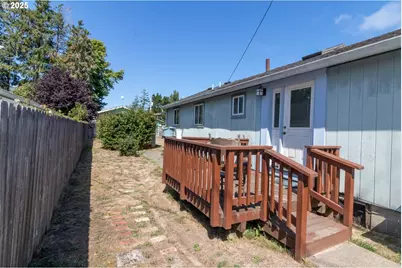 1667 30th St, Florence, OR 97439 - Photo 18
