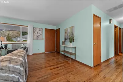 721 SE 135th Ave, Portland, OR 97233 - Photo 8