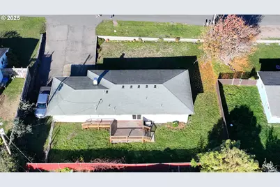 425 Memory Ln, Brookings, OR 97415 - Photo 2
