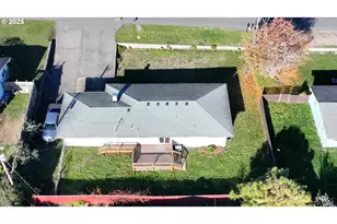 425 Memory Ln, Brookings, OR 97415 - Photo 2