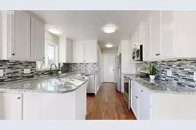 425 Memory Ln, Brookings, OR 97415 - Photo 8