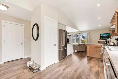 131 SW Oliver Ct, Dundee, OR 97115 - Photo 4