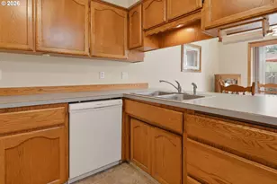 1528 SW Harbor Dr, McMinnville, OR 97128 - Photo 10