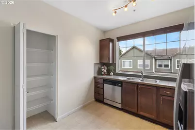 635 NW Lost Springs Ter #401, Portland, OR 97229 - Photo 10