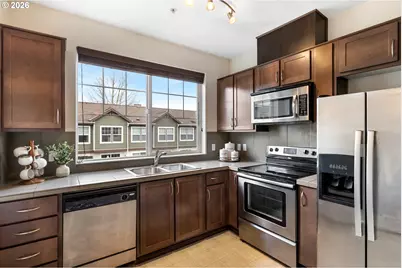 635 NW Lost Springs Ter #401, Portland, OR 97229 - Photo 10