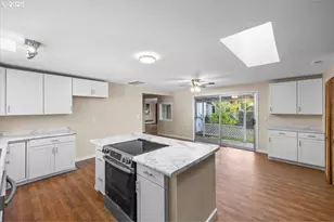 1564 NW Spray Ct, Roseburg, OR 97471 - Photo 4