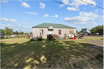 105 S Earl Ct, Stanfield, OR 97875 - Photo 2