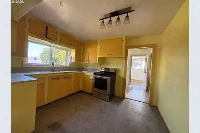 1468 SE Thompson St, Roseburg, OR 97470 - Photo 8
